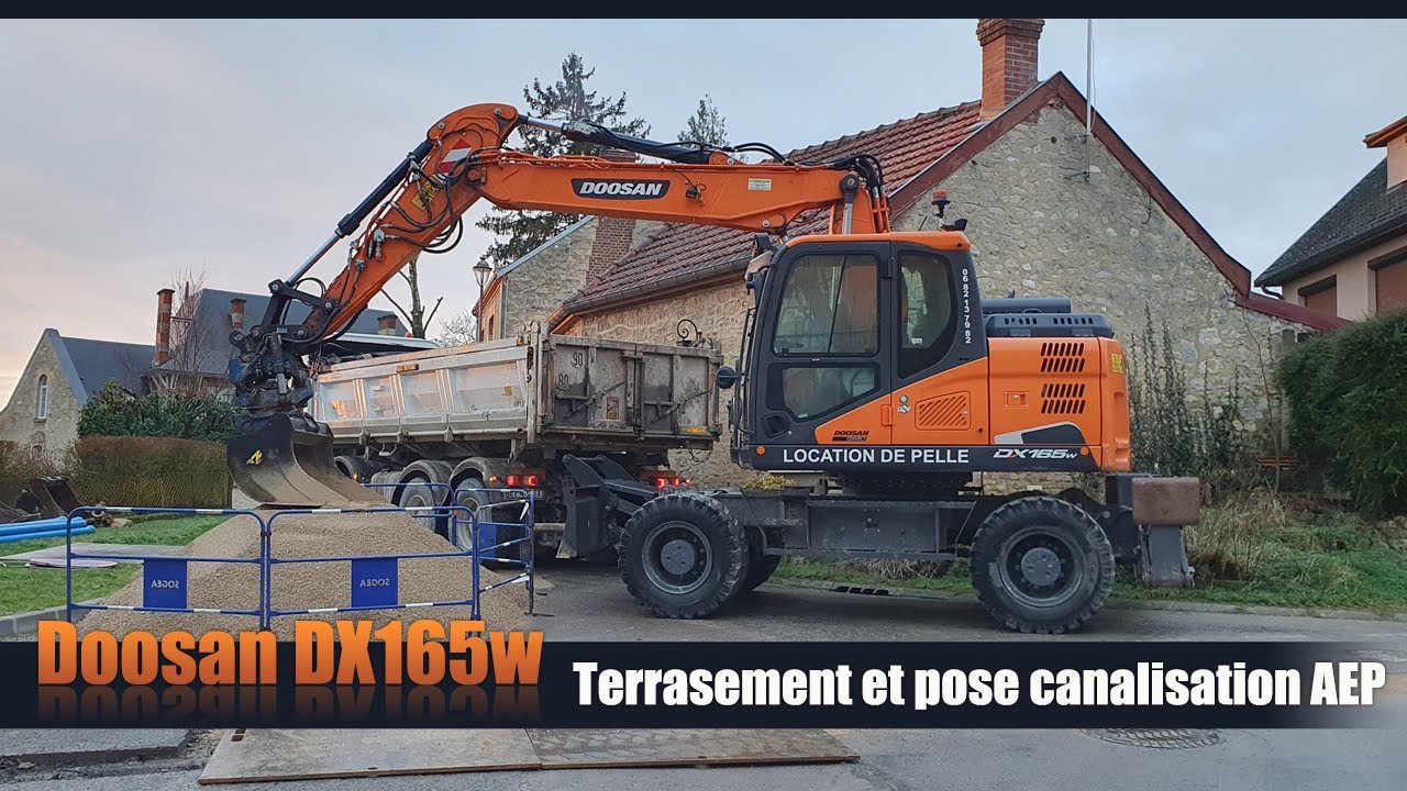DOOSAN DX165w pose d'un réseau d'eau potable AEP Suite