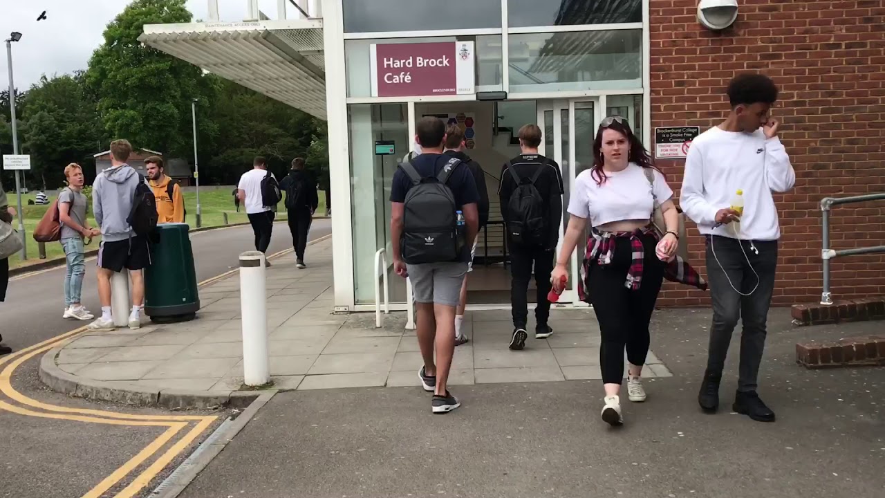 Intercâmbio na Inglaterra: Minha rotina + Tour pela minha escola