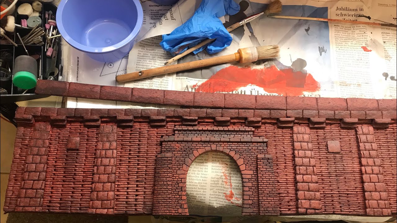 Trix Express Bastler zeigt: Stadtbau Teil 3 mit 80 cm Stützmauer Eigenbau in Styrodur. Mit Anleitung