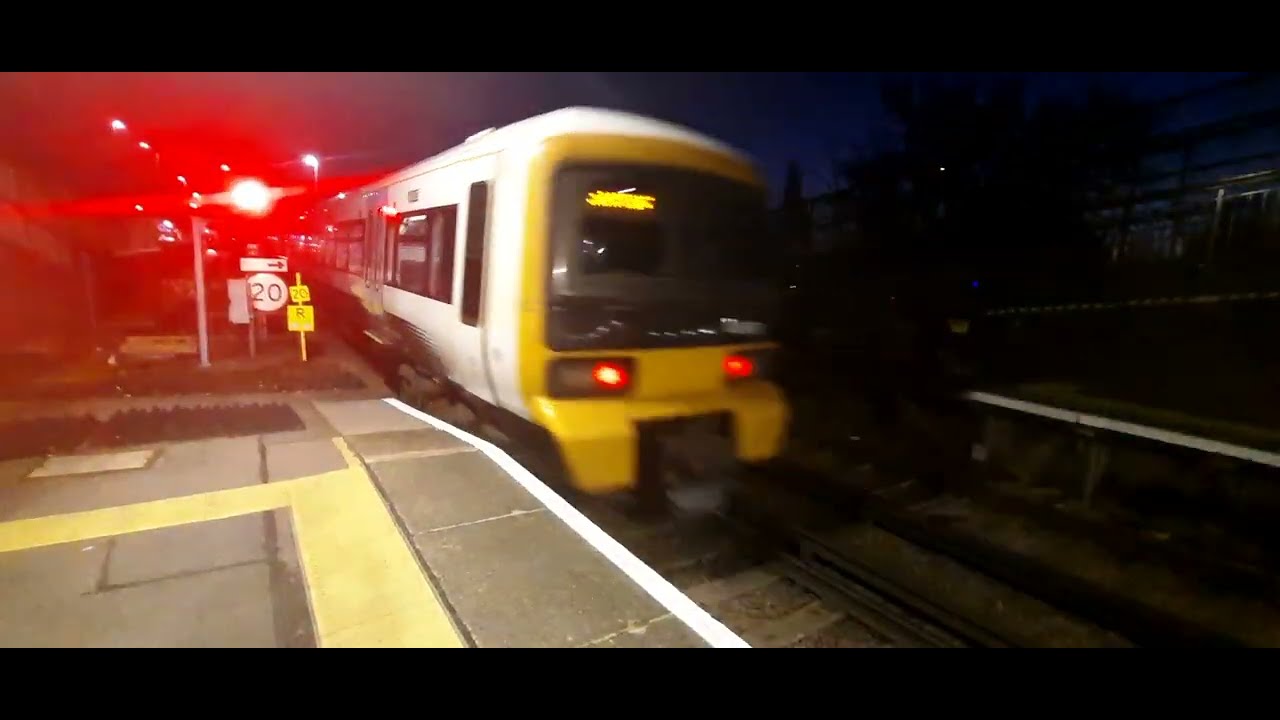13/1/26 Southeastern Networker 465 Eltham Service Sladegreen Railway station December 2025