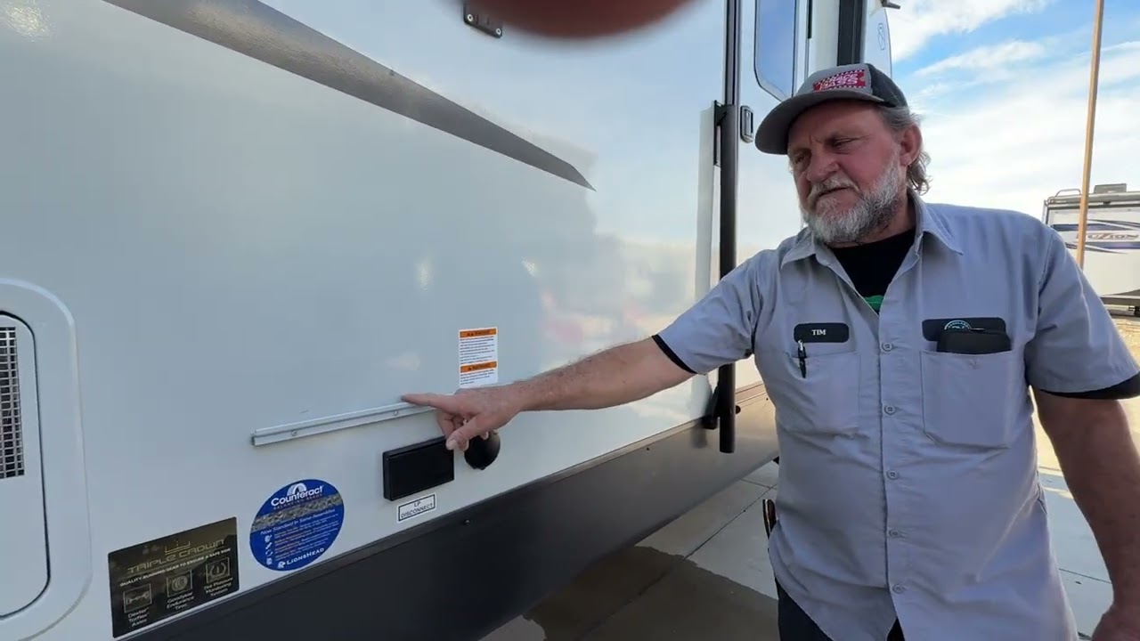 Virtual Walkthrough 2026 Forest River Rockwood Ultra Lite 2618RD Travel Trailer @ Parkland RV Center