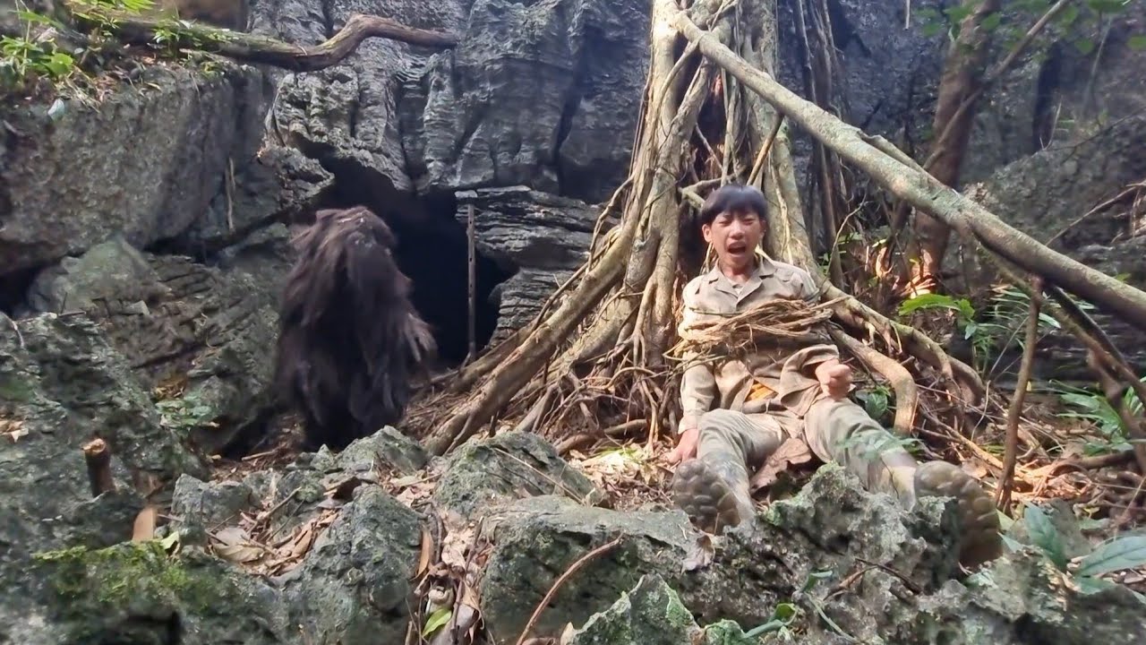 Primitive monsters appeared and captured many people, tieu vy ca