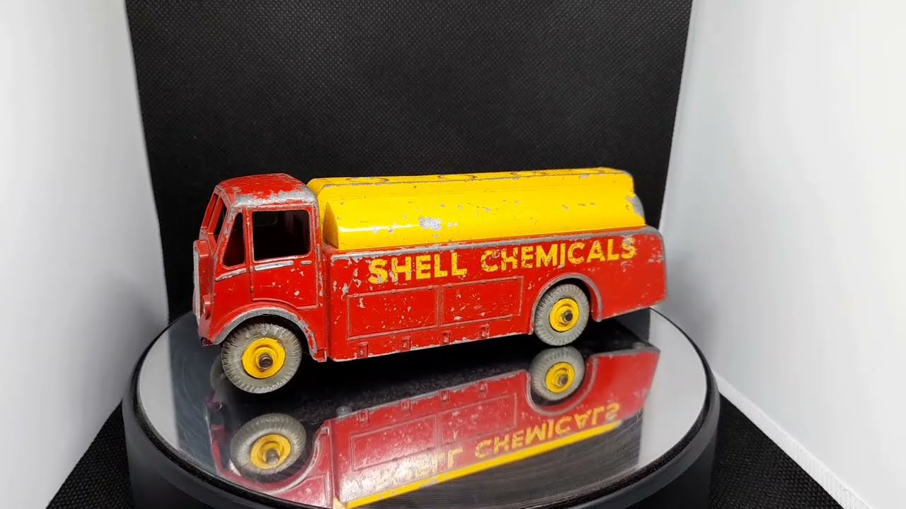 Реставрация игрушек Dinky Toys, танкер класса «монарх» A E C, номер 991, 1955/58.