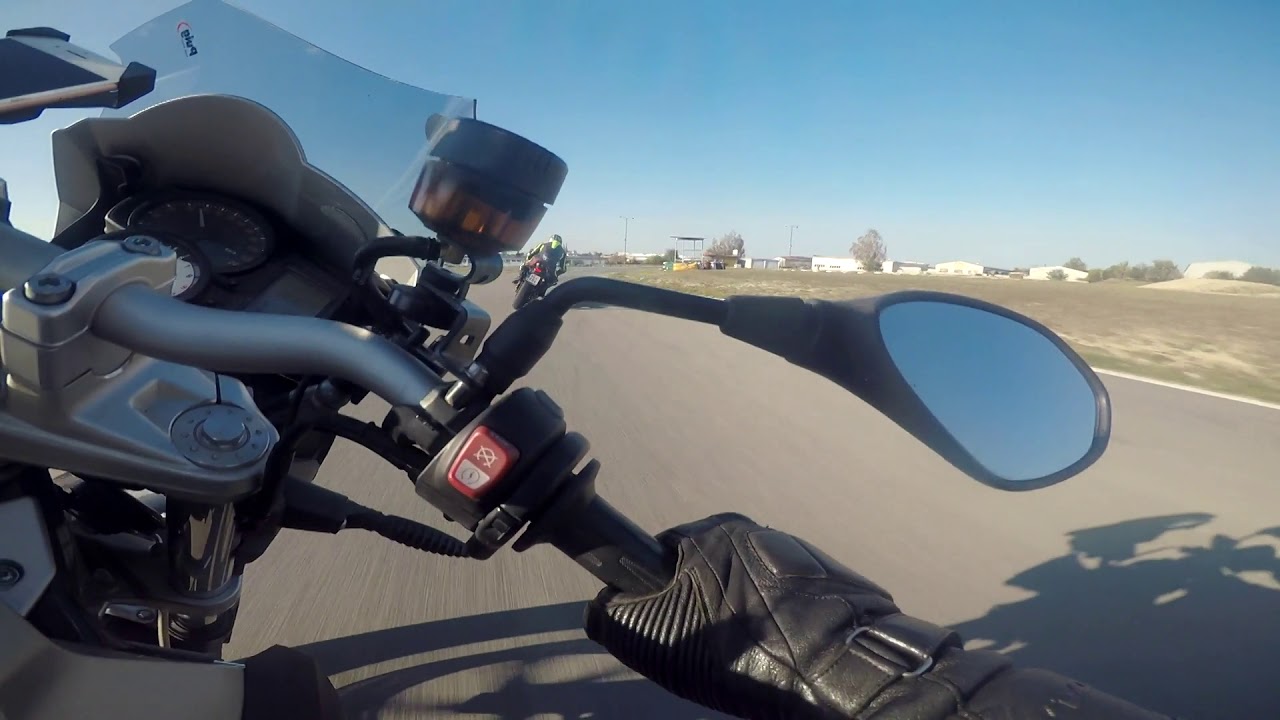 BMW F800R vs CBR600RR