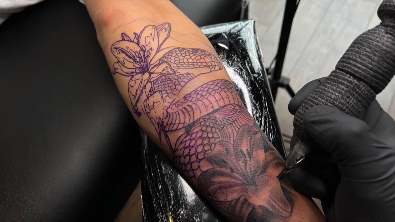 LIVE TATTOO: Snake & Lilies 🐍