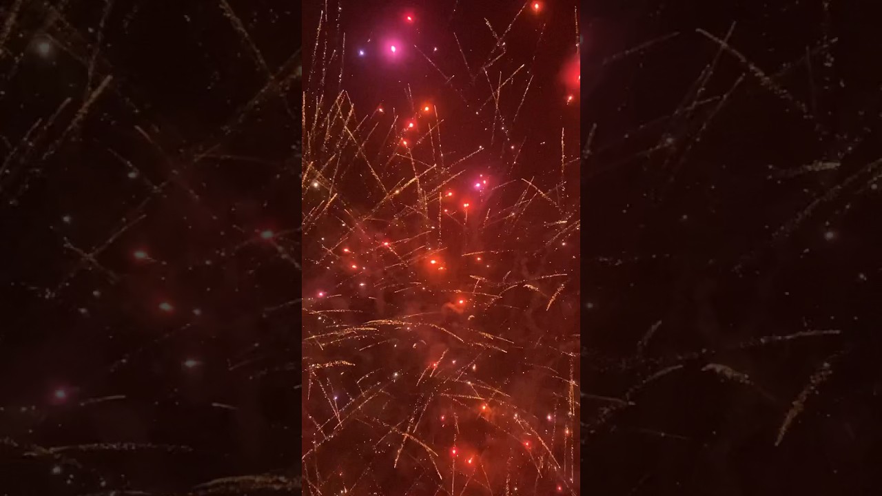 Batsho 🤩 #vuurwerk #fireworks #fyrv&aelig;rkeri #feuerwerk #shorts #fajerwerki
