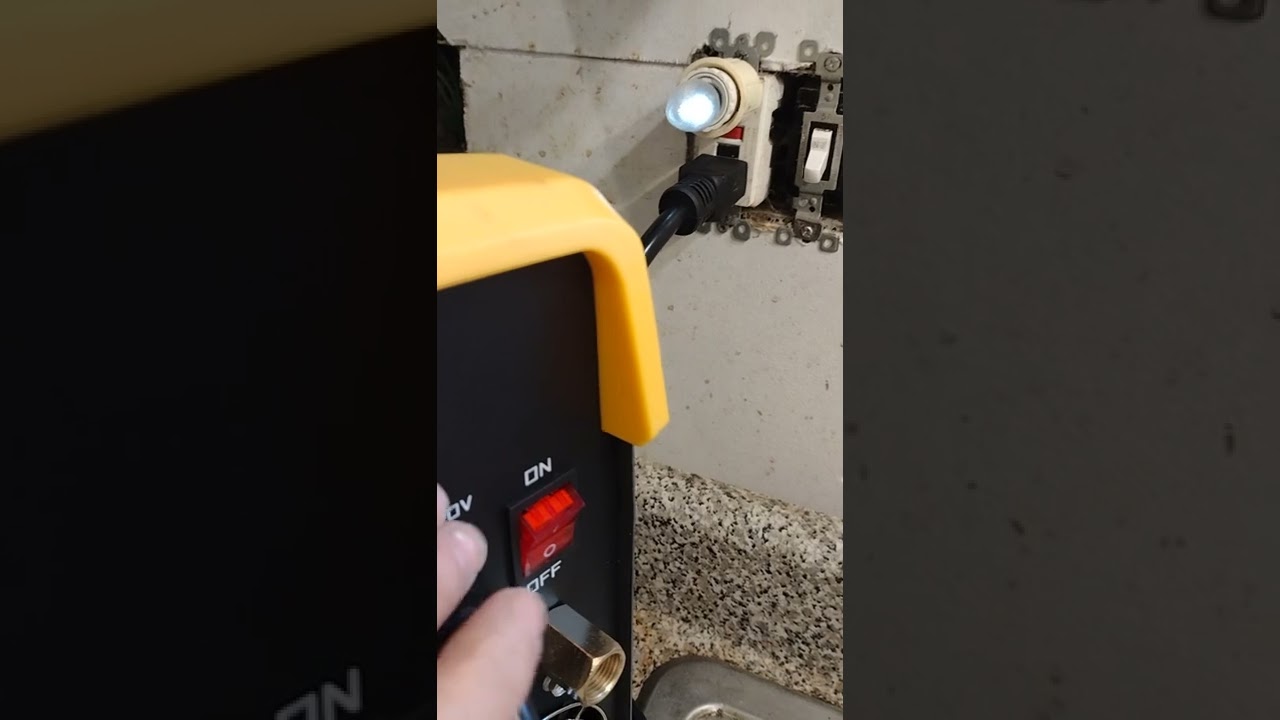 Tooliom 250A welder power on