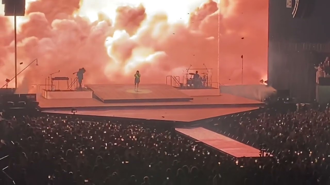 Billie Eilish- Happier Than Ever (Live @ State Farm Arena, Atlanta)