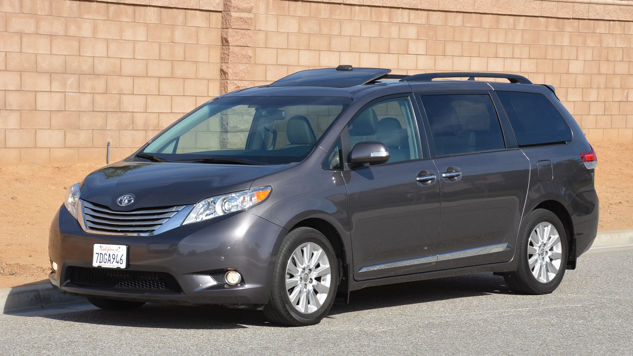 Video Tour 2013 Toyota Sienna Limited Premium