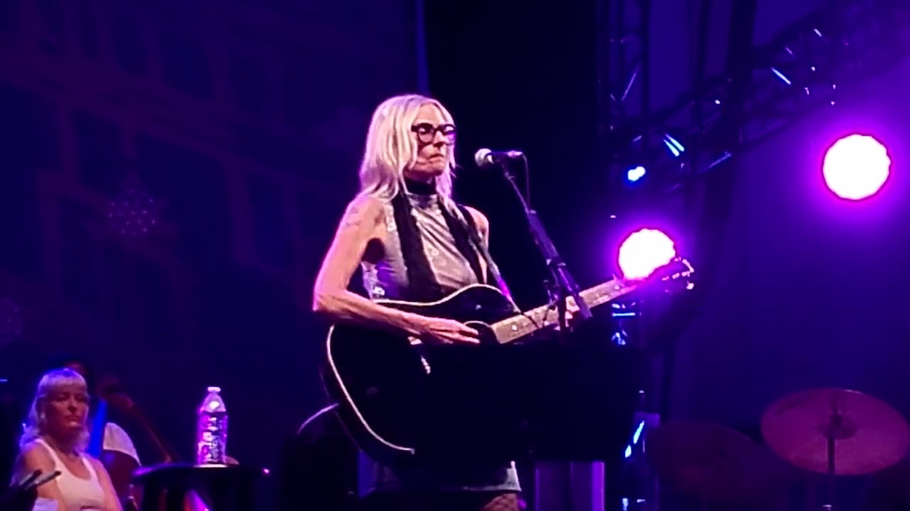 Aimee Mann sings 