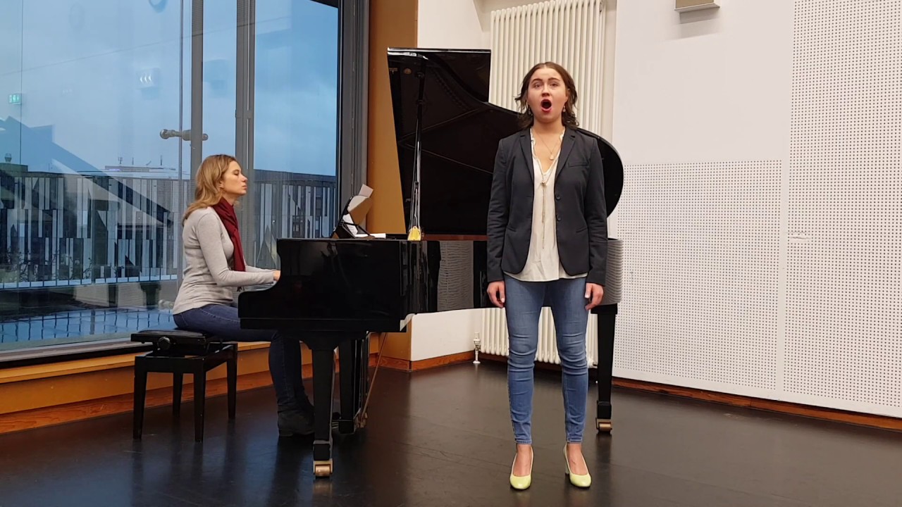 Daria Muromskaia sings 