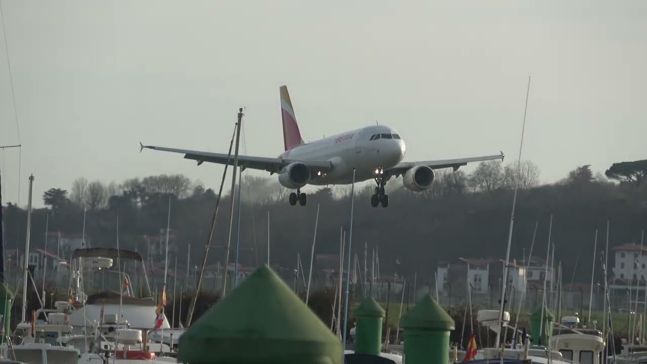 Airbus A319 -Iberia- (EC-LEI) aterrizaje y despegue San Sebastián
