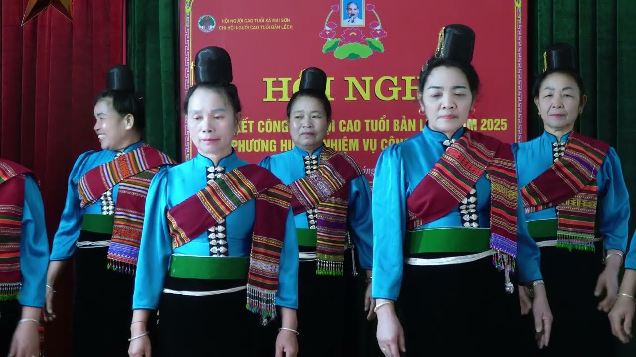 Múa lào rất đẹp xem không thể rời mắt do đvn HCT bản lếch xã mai sơn trình bầy