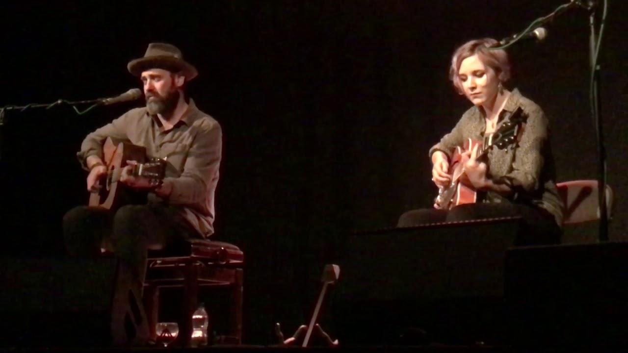 Martin Harley (featuring Holly Carter) - Old Winter Coat