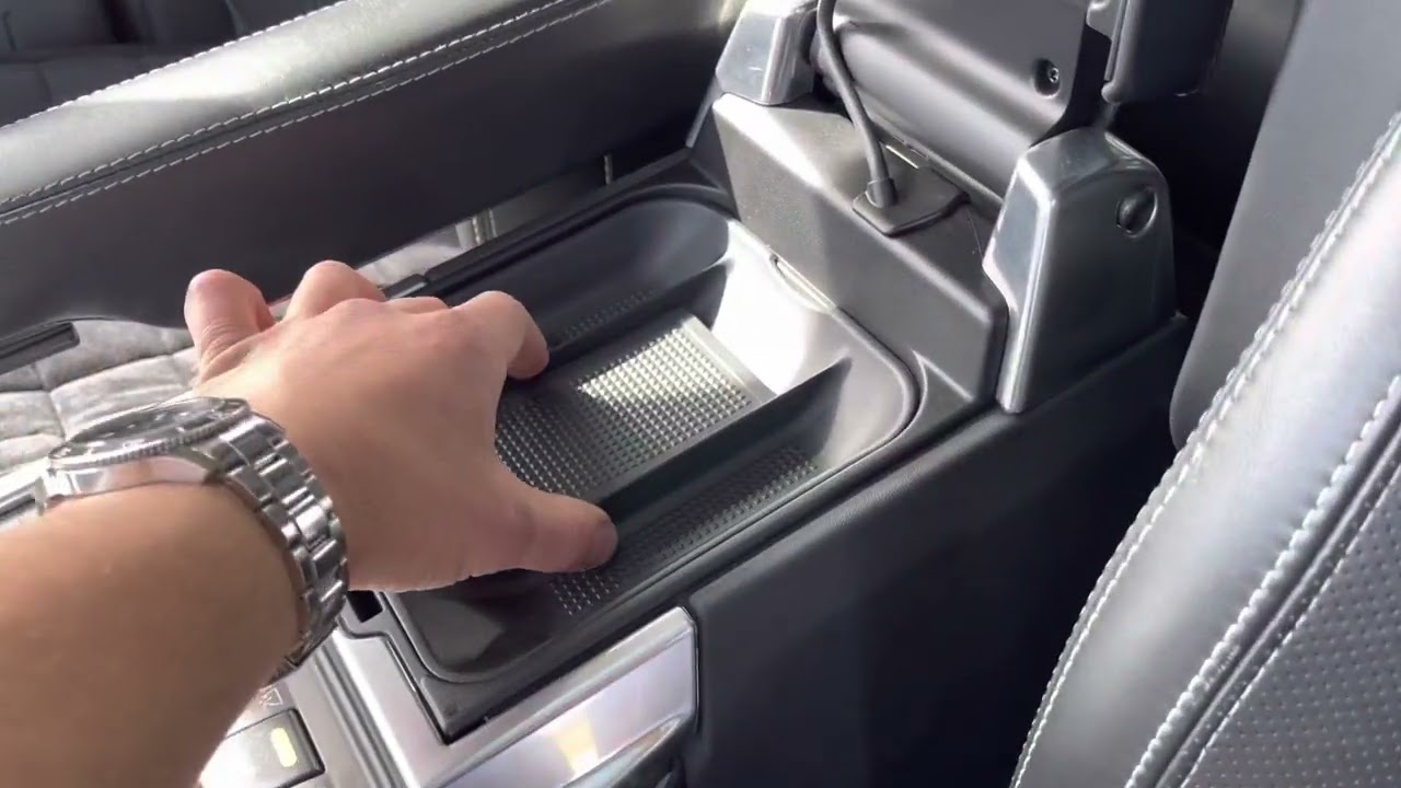 2011 Range Rover Sport Supercharged interior features