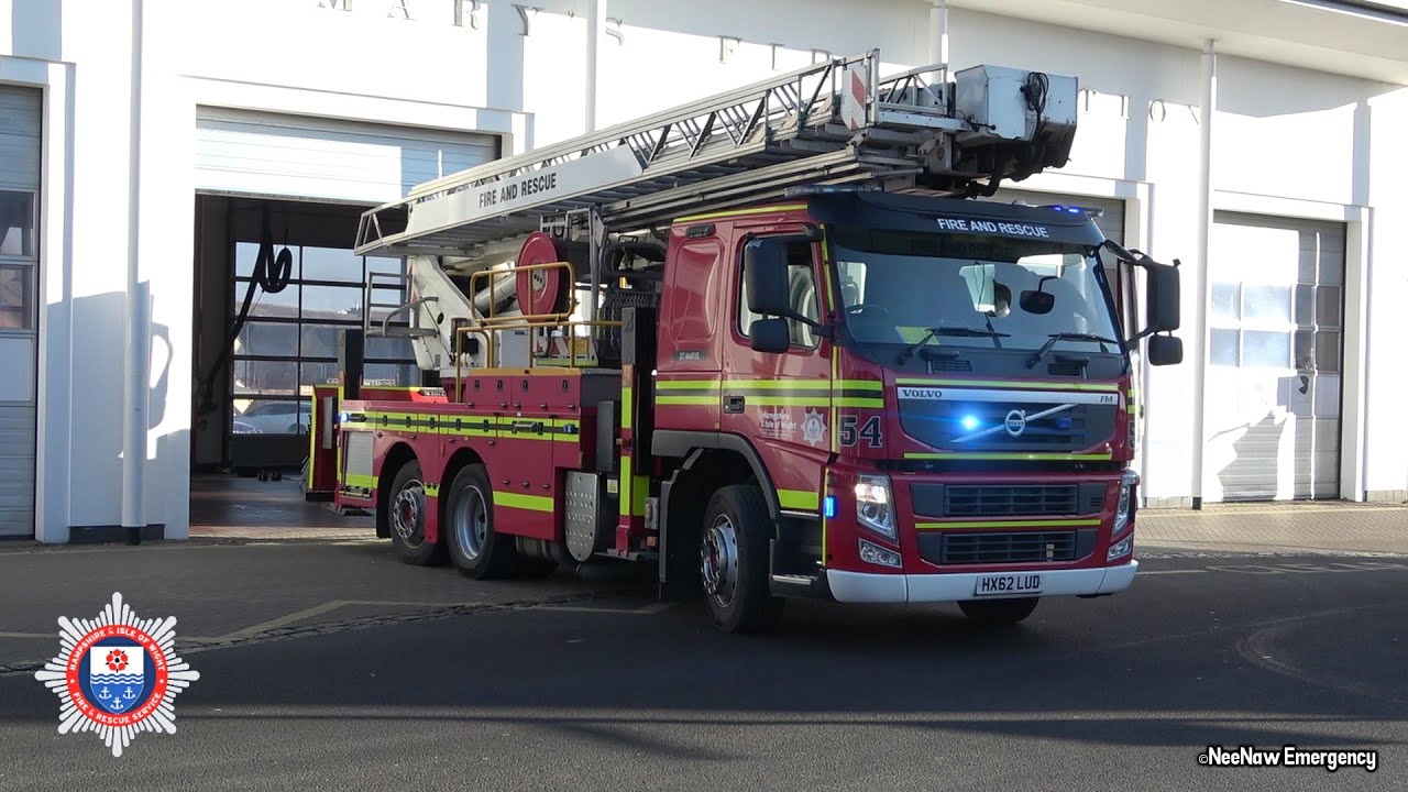 St Mary's JH54P7 + Aerial Ladder Platform JH54A1 Turnout - HIOWFRS