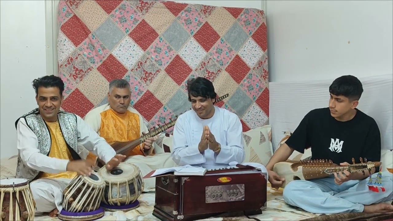 سلام بازهم یک آهنگ  شاد تقدیم شما عزیزان دلم اجرا جزیره کیش تاریخ/1403/1/7/زنگوله را فشار بدین ❤️ ❤️