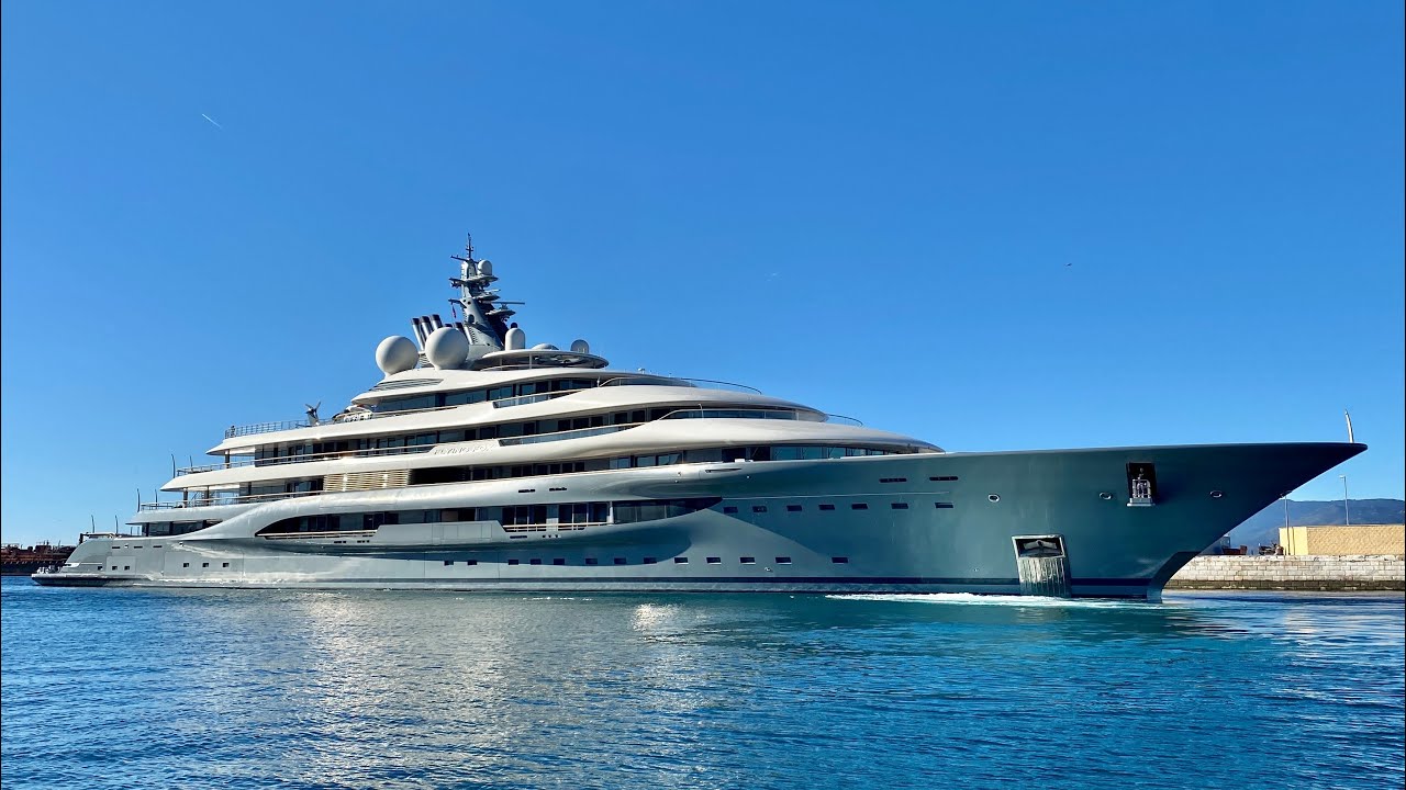 World’s Largest Charter Yacht, 136m Superyacht FLYING FOX Departing Gibraltar 4K