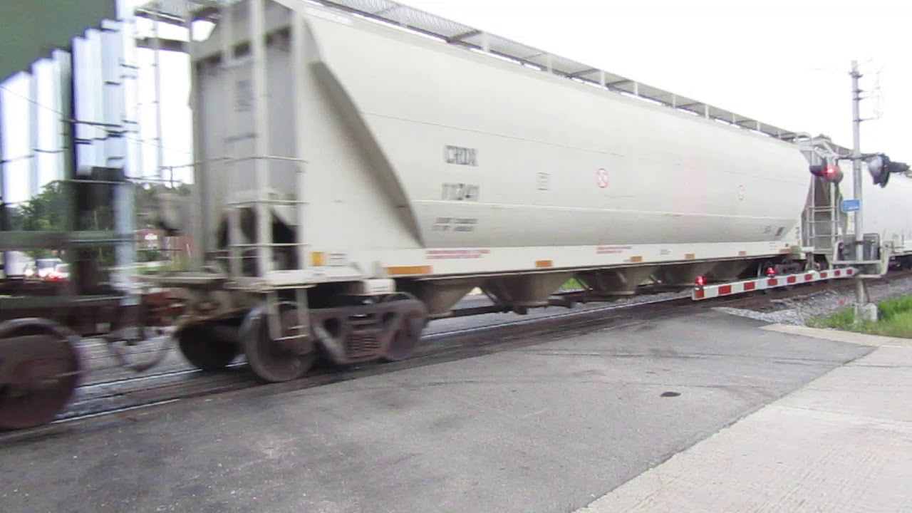 Northbound UP 4129, PRLX 678, PRLX 634 and HLCX 1806 on the UP