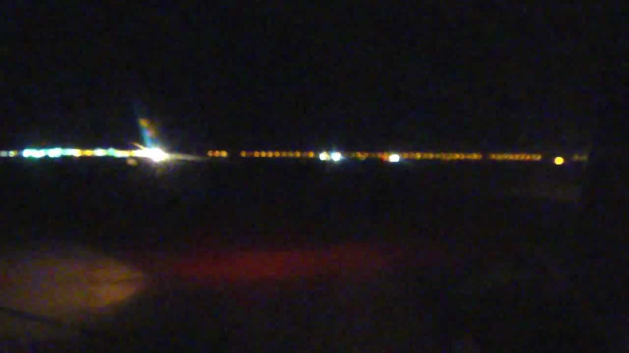 B737-800 Oman Air 601 taking off from Muscat (MCT) Dark
