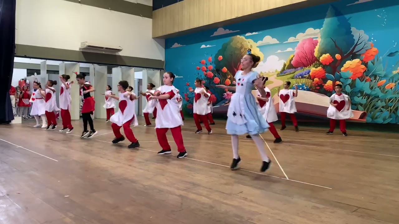 DANÇA PAIS DAS MARAVILHAS   festa de encerramento ERA UMA VEZ MANHA