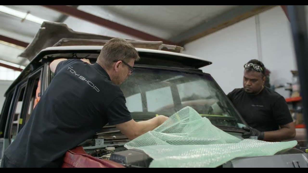 The Toy Shop | The Body Swap Project | 1980 Range Rover Classic Meets Land Rover Discovery 3