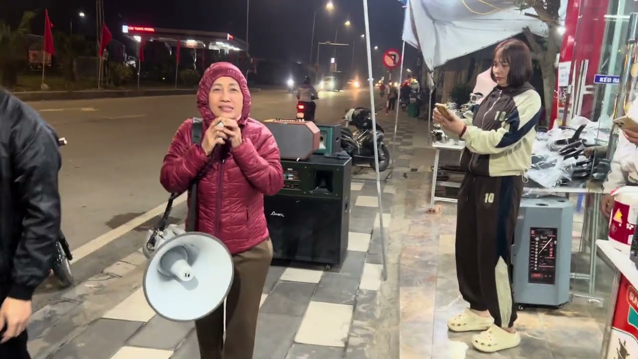 Phần 1 đi mua loa kéo chơi Tết 2026