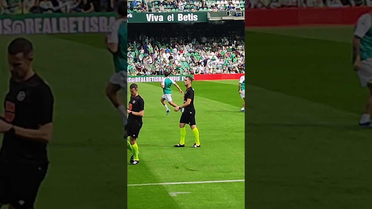 Ez Abde "empuja" a  Aitor Fernández en la previa del Betis-Osasuna!!! 29-10-23