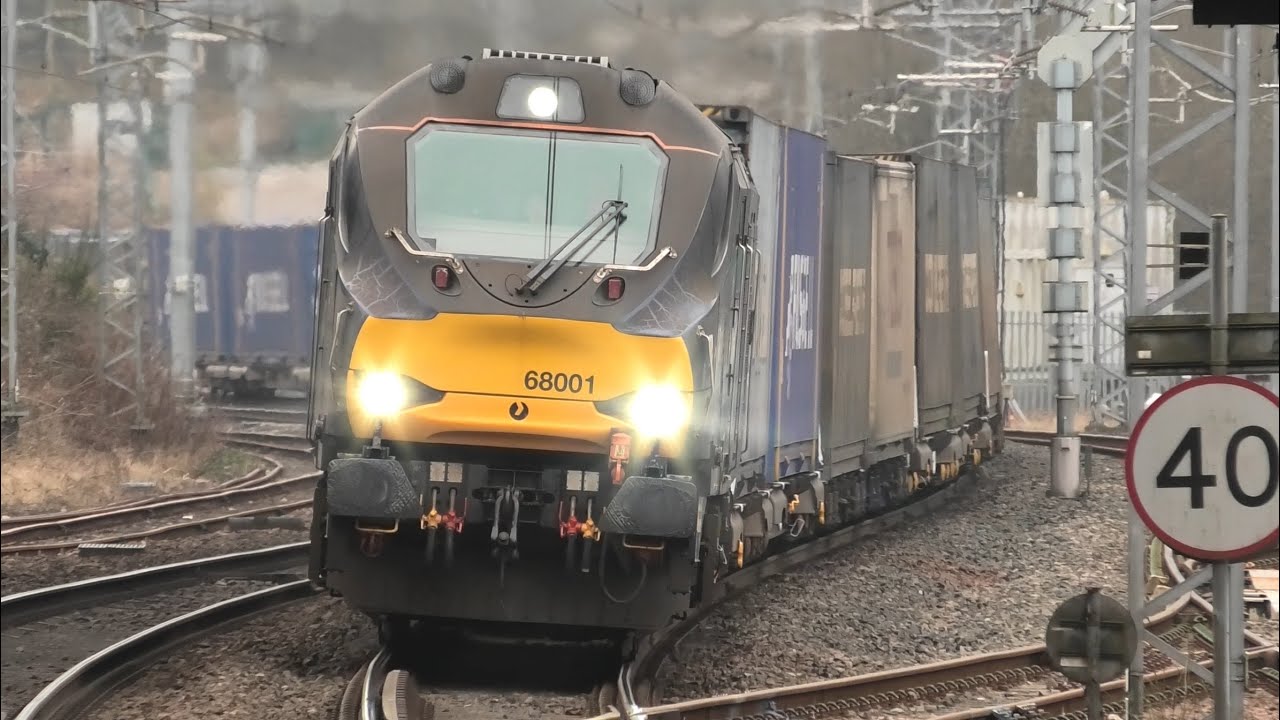 Fantastic Busy Very Cold Afternoon at Oxenholme Lake District Freight/Passenger Lumo 222 3/02/2026