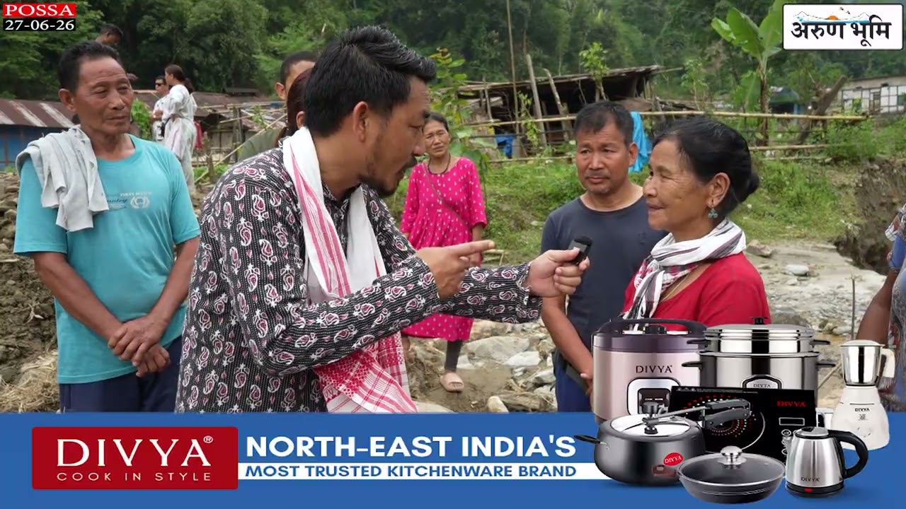 Team Arunbhoomi interact Possa flood affected families.