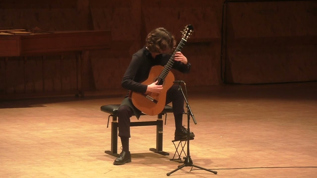 Fernando Sor - Variations on a Theme by Mozart Op. 9, played by Eva Victoria Schockmel