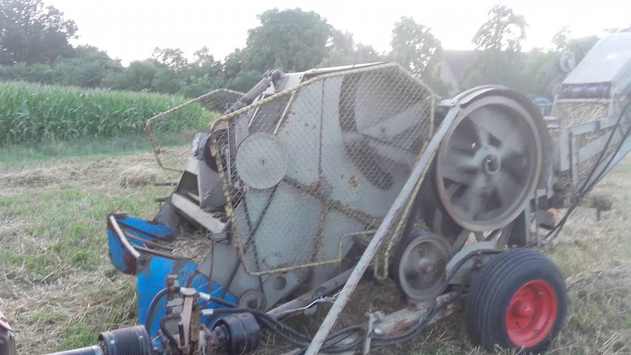 Fortschritt Technik im Einsatz#Strohpressen mit den Belarus MTS 52 und der Fortschritt K442-1