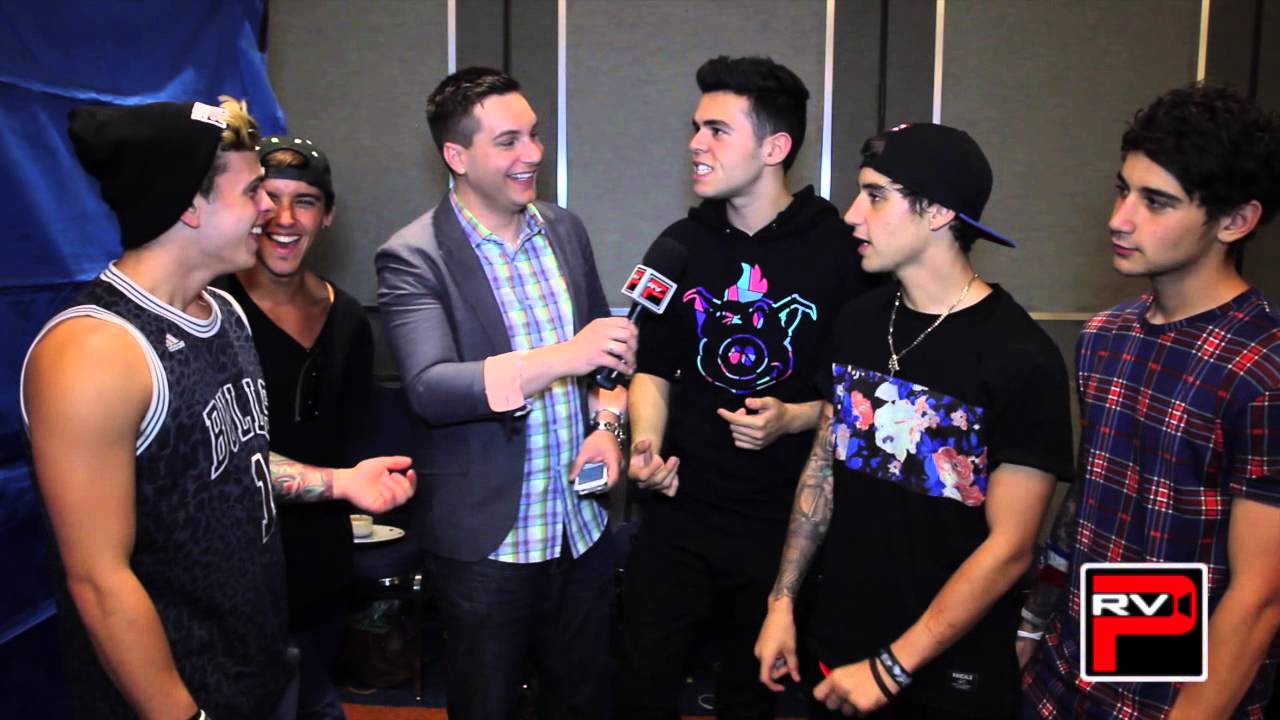 The Janoskians Are Virgins?! Fan Questions At VidCon: Getting Blocked On Twitter & Signing Boobs!
