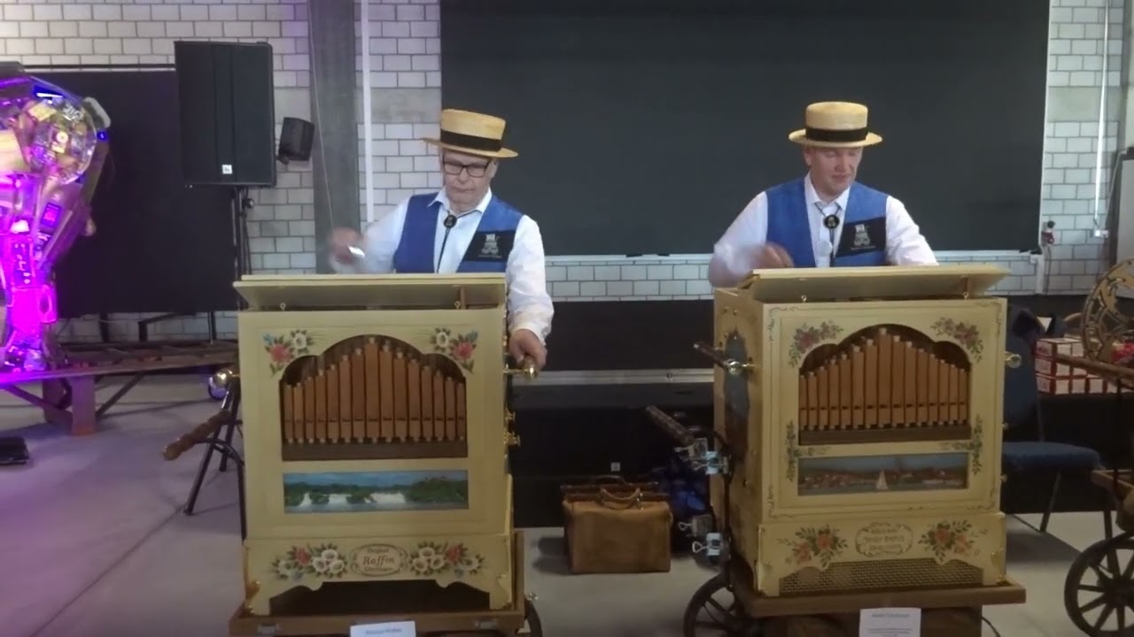 Tanz der Reklamelichter - synchron gespielt auf zwei 31er Raffin-Drehorgeln durch Markus und Stefan