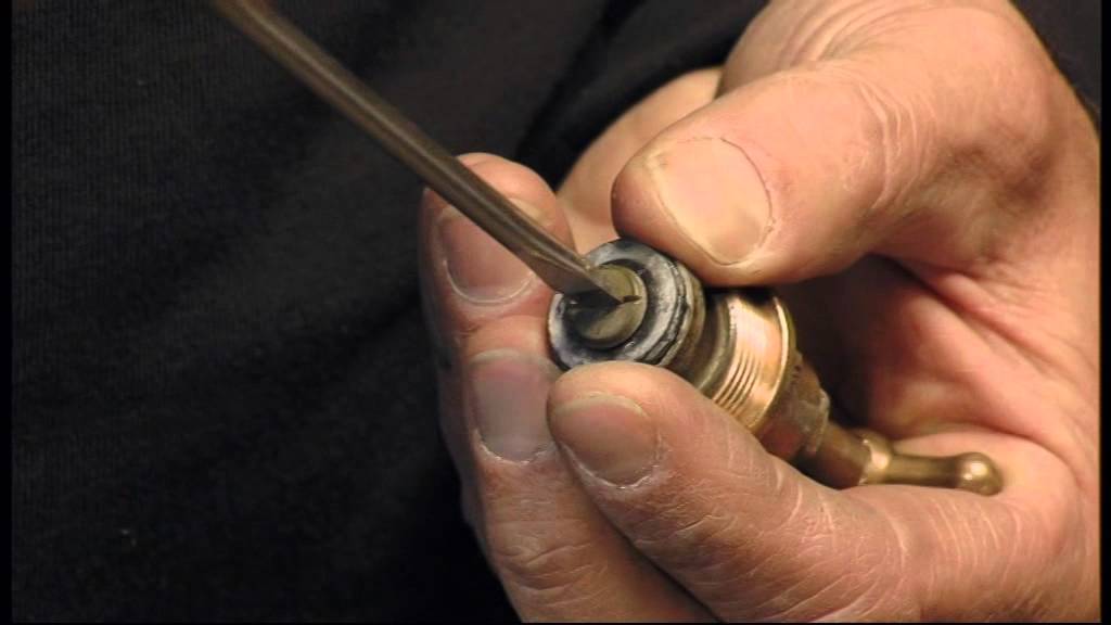 Merkkanalen | 321 CreationFactory | Repareren van lekkende kranen