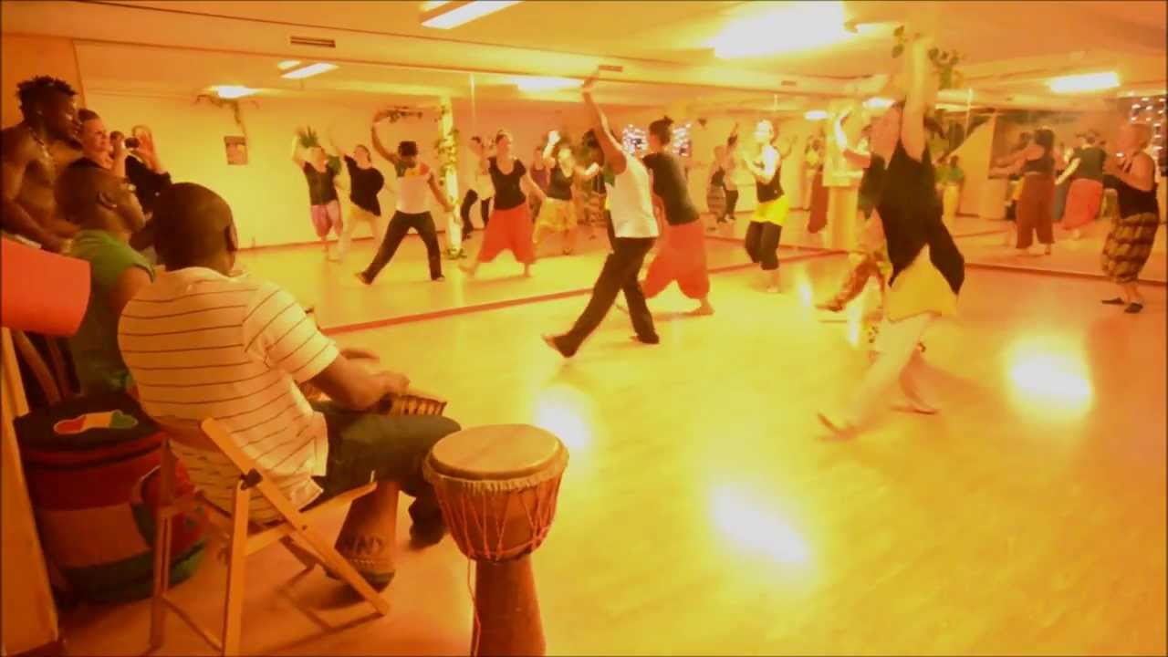 Västafrikansk dansklass med Sekou på Urkraft