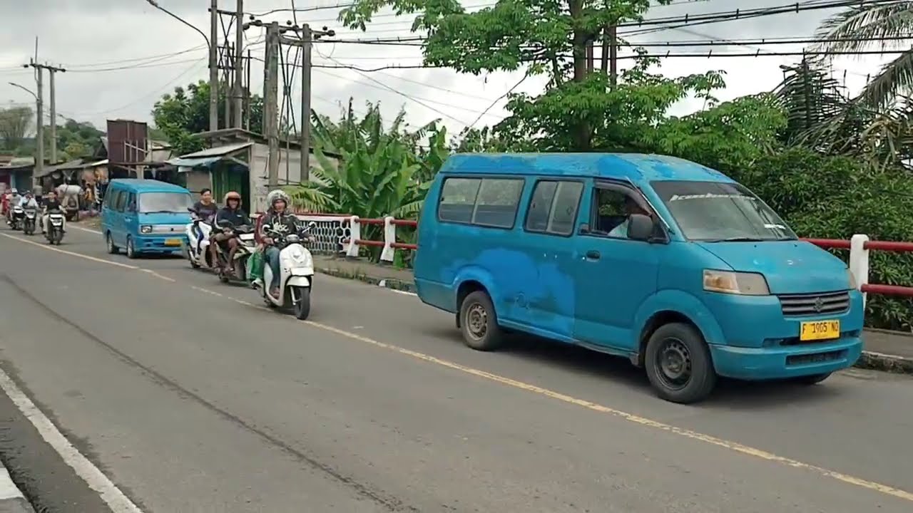 SEHARI 4 PENGENDARA MOTOR JATUH SEBAB JALAN BERLUBANG