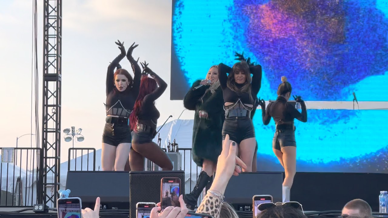 CL LOVER LIKE ME iHeartRadio 102.7 KISS FM Jingle Ball LA 211203