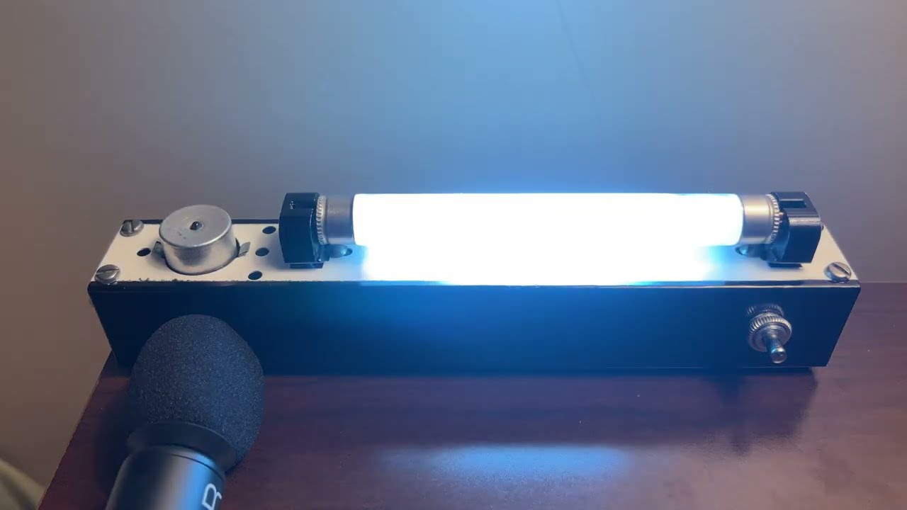 Epic Fluorescent Startup Sound (microphone on starter) on 4 Watt Preheat Fluorescent Light ASMR