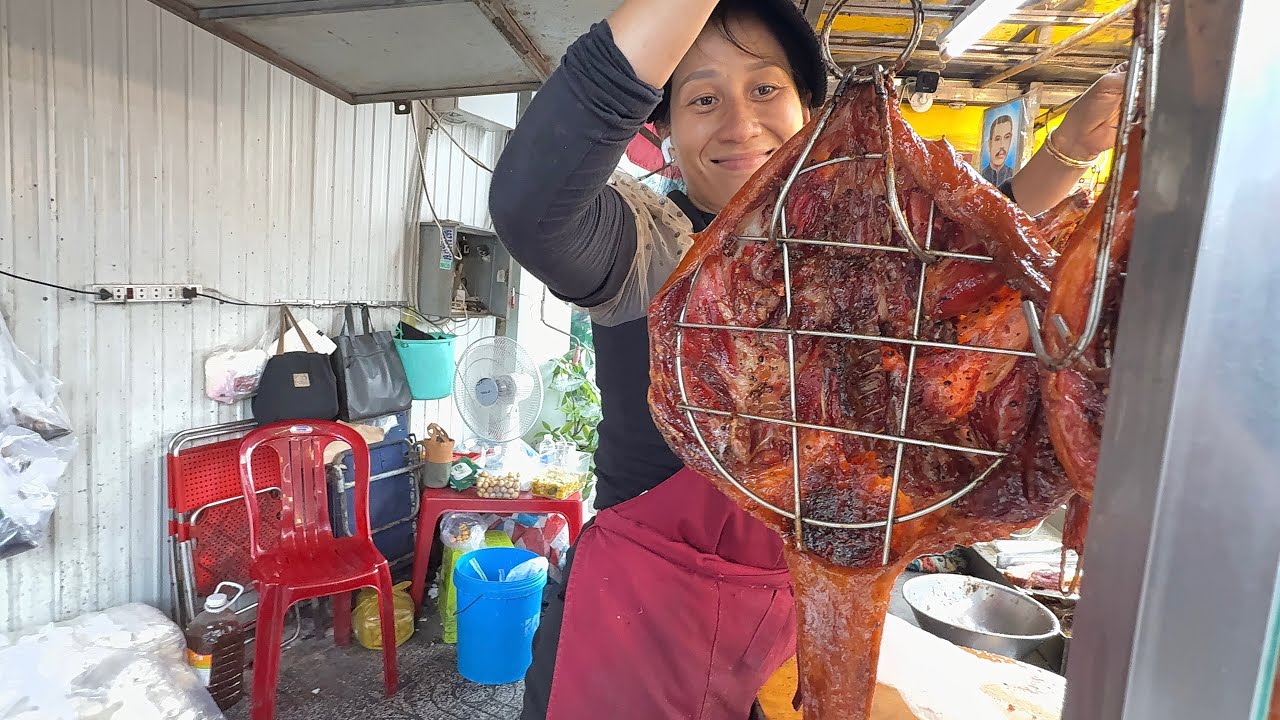 Bà chi heo quay nhìn đệ tử Chặt heo quay da giòn như cái máy ngày Mùng 8 TẾT 