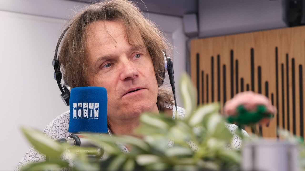 V studiu Radia Robin v ŽIVO pevec skupine Victory Robert Dragar