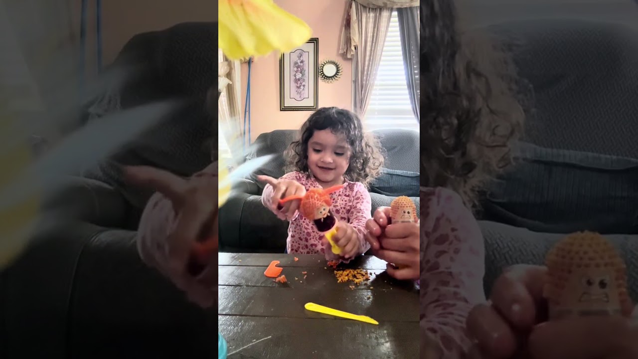 Jugando a recortar a mis niños