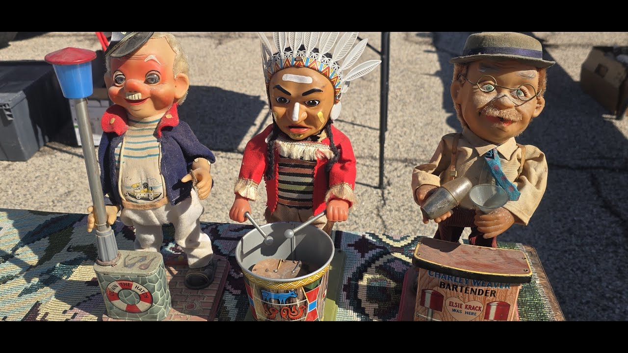 O plimbare prin piata de antichitati. Cristale,tablouri,zorzoane si multe figurine!