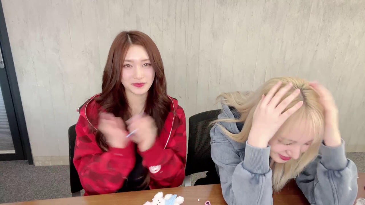 240113 IVE LIZ LEESEO 모루모루 🧸🎀