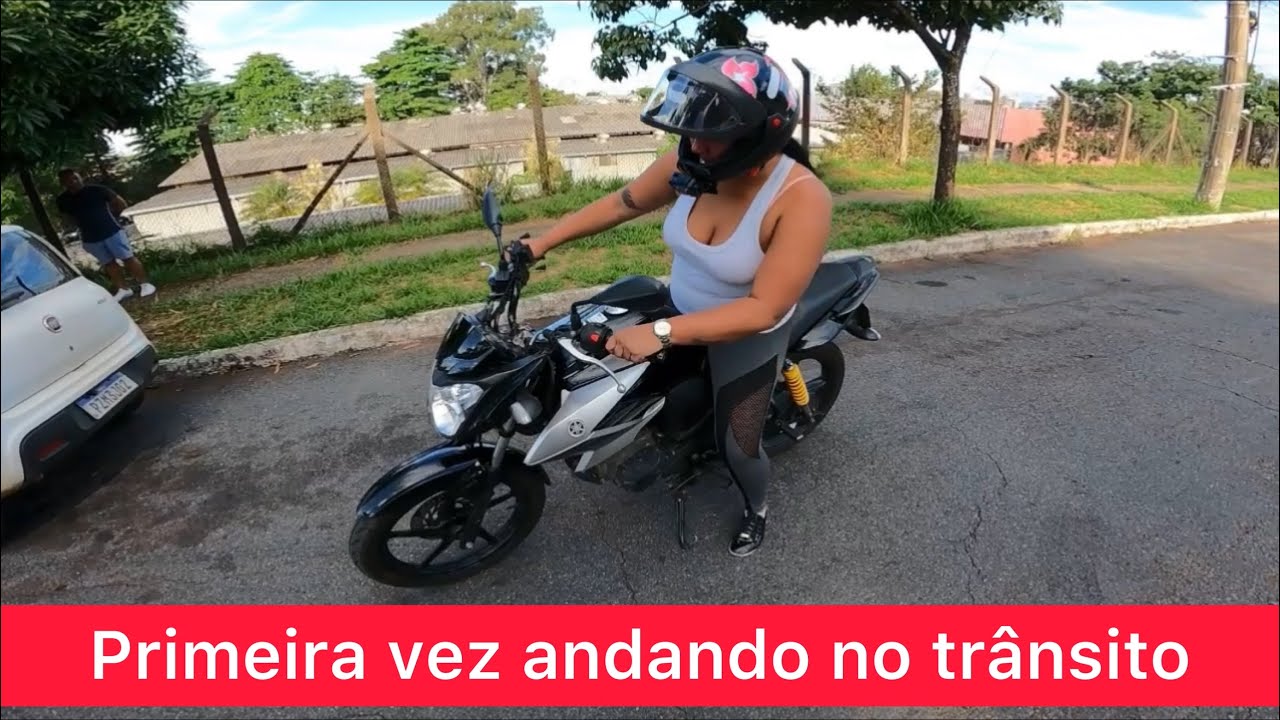 Andando de moto pela primeira vez no trânsito