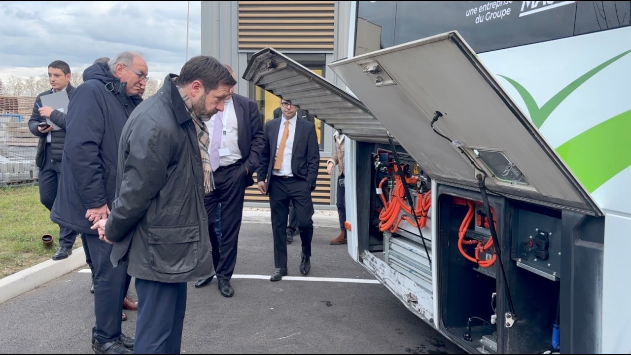 Rhône : Comment la Région Auvergne-Rhône-Alpes accompagne la décarbonation de ses bus ?