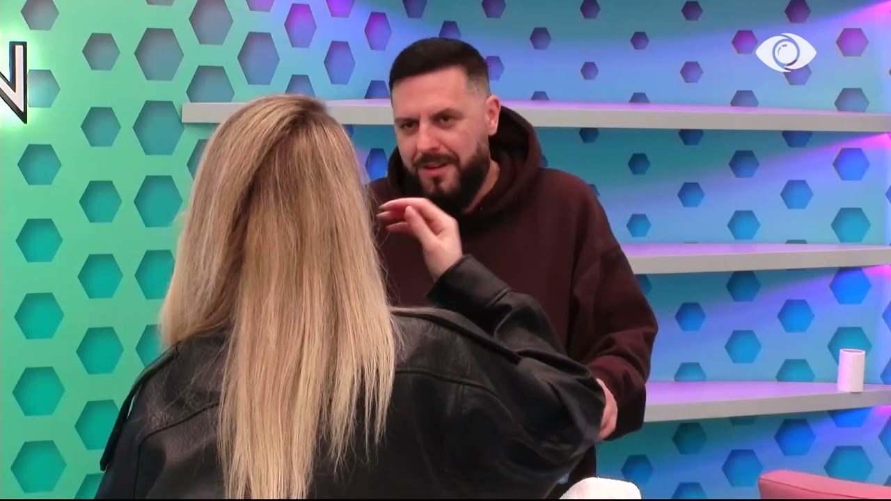 “Jastëkun pse e vendose në mes?”/ Miri pyet Selin gjatë bisedës