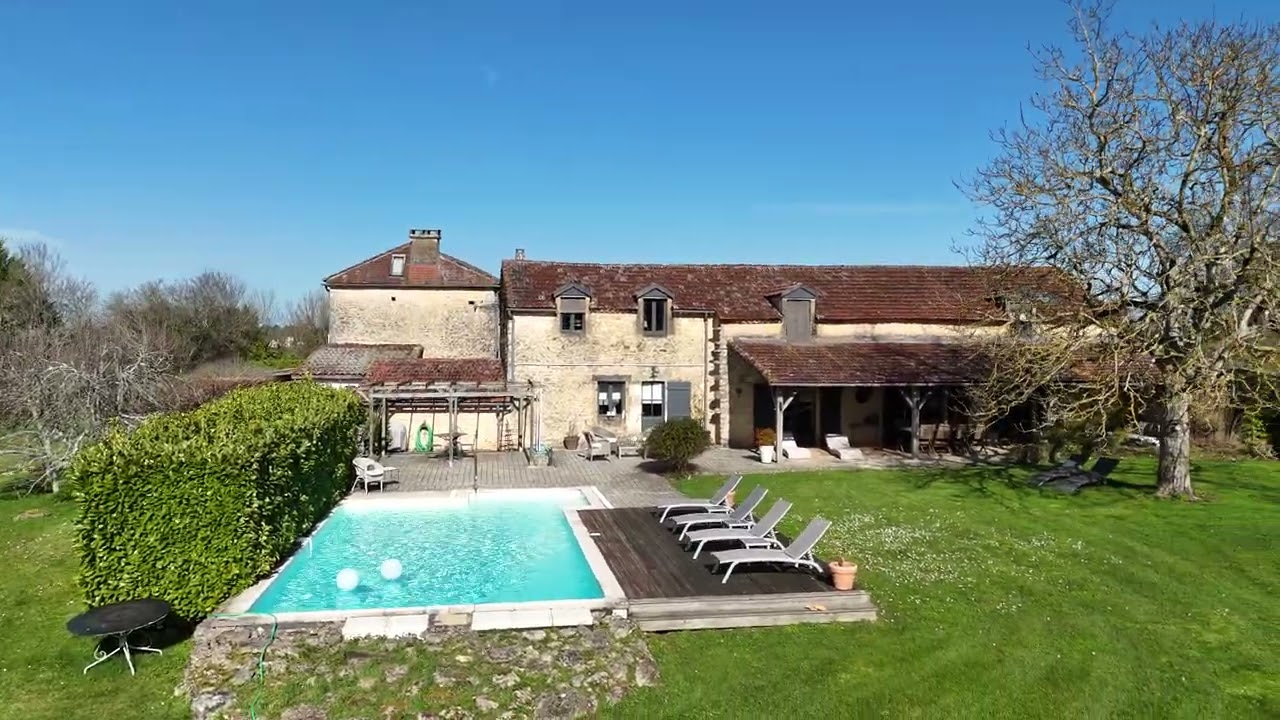 #459 - Ancienne ferme en pierre rénovée, composée de 2 habitats, sur 1 ha de parc