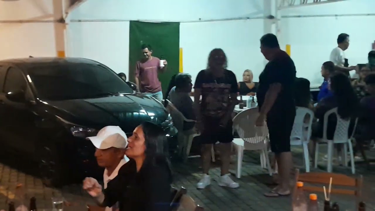 Mega eventos ao vivo no bar. To chegando 