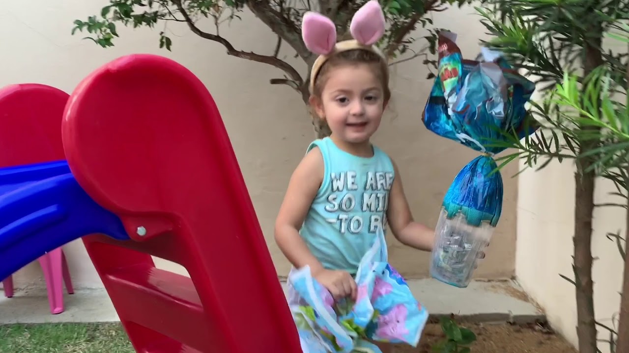 A Caça aos ovos de Páscoa com o Coelhão Gigante